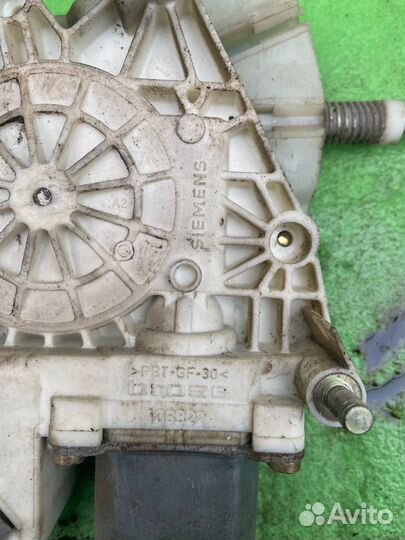 Стеклоподъёмник передний левый Peugeot 406