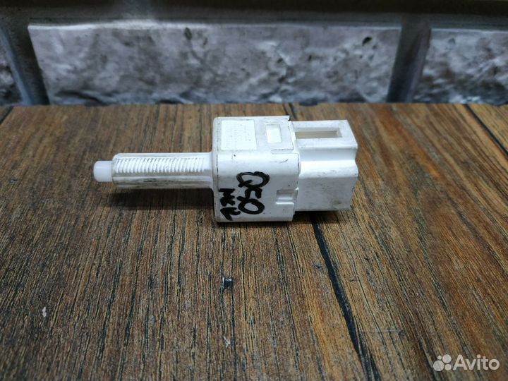 Infiniti Q50 (V37) Выключатель концевой