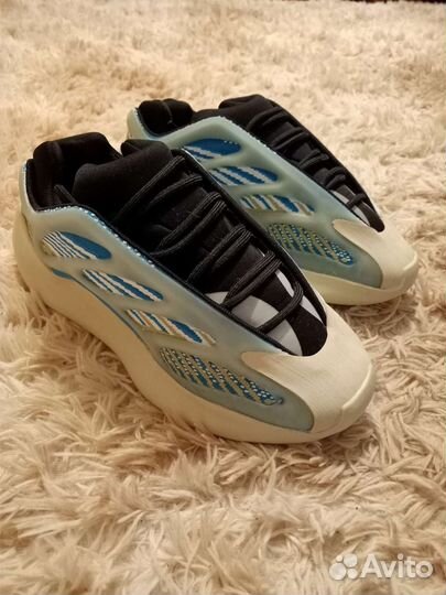 Кроссовки Yeezy Boost 700 v3 Arzareth