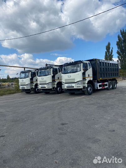 Водитель самосвала