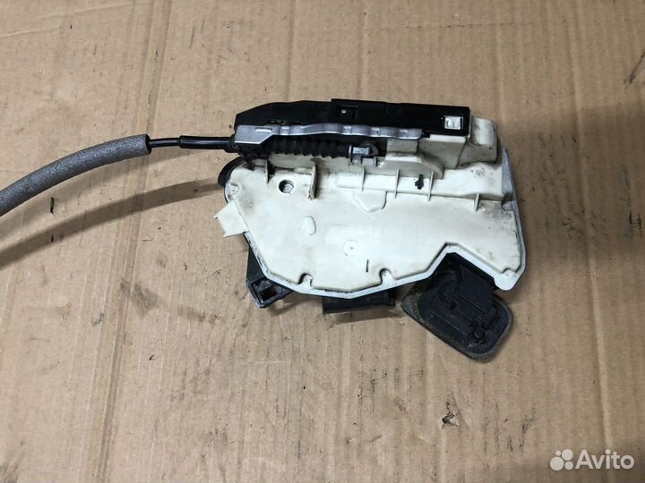 VW Polo sedan Замок передний правый