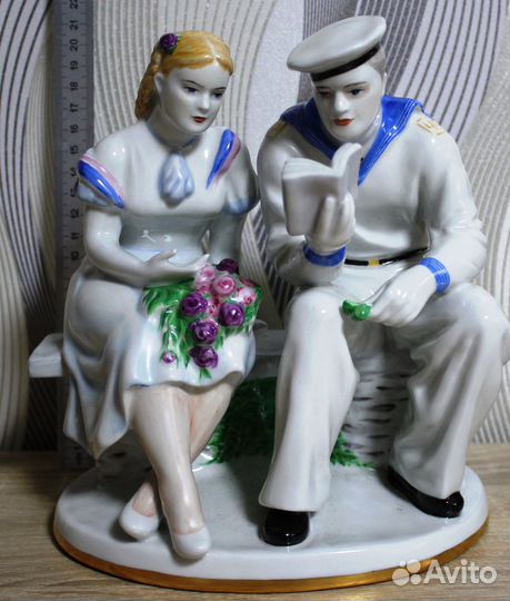 Статуэтка Встреча (Скамейка) фарфор лфз