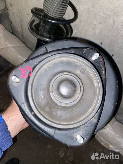 Комплект стоек от Subaru Legacy BR9