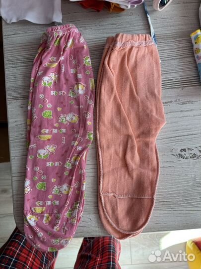 Ползунки и носочки для новорожденных