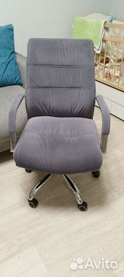 Офисное кресло