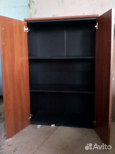 Шкаф средний, двухдверный