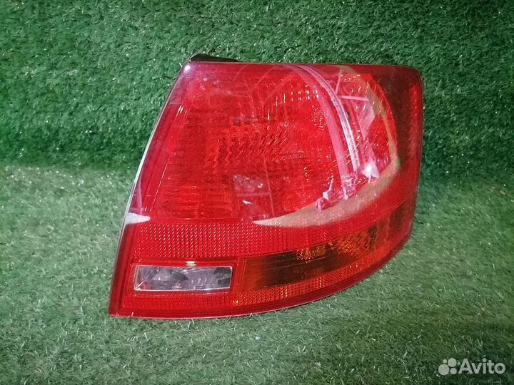 Фонарь (стоп сигнал) правый 8E9945096E Audi A4 B7