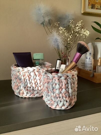 Набор вязанных корзинок