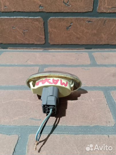 Повторитель в крыло mazda axela BK5P zyve