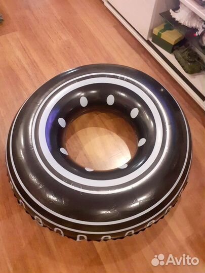 Надувной круг для плавания