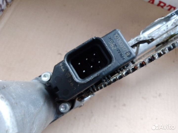 Стеклоподъемник передний правый Opel Astra H 2008