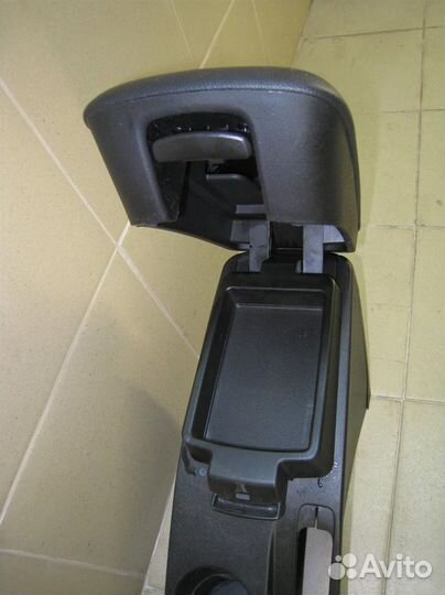 Консоль центральная с подлокотником KIA ceed (ED)