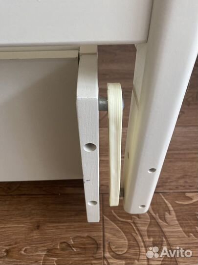 Детская кроватка с универсальным маятником