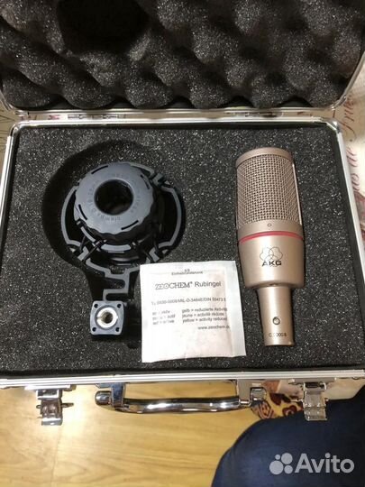 Продаю студийный микрофон AKG C200B