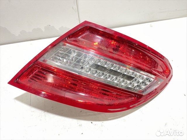 Фонарь задний правый Мерседес w204 C204