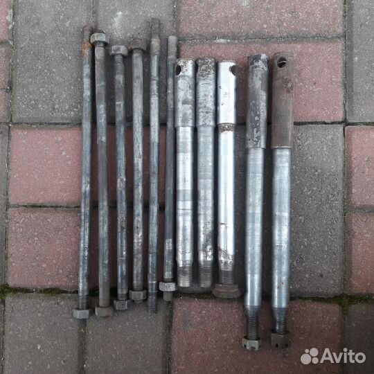 Шпильки крепления двигателя Днепр Урал