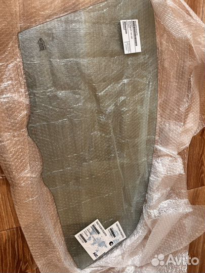 Переднее правое стекло Peugeot 107