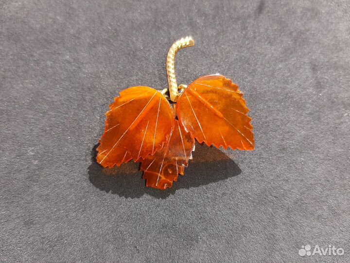 Брошь винтаж янтарные листики СССР