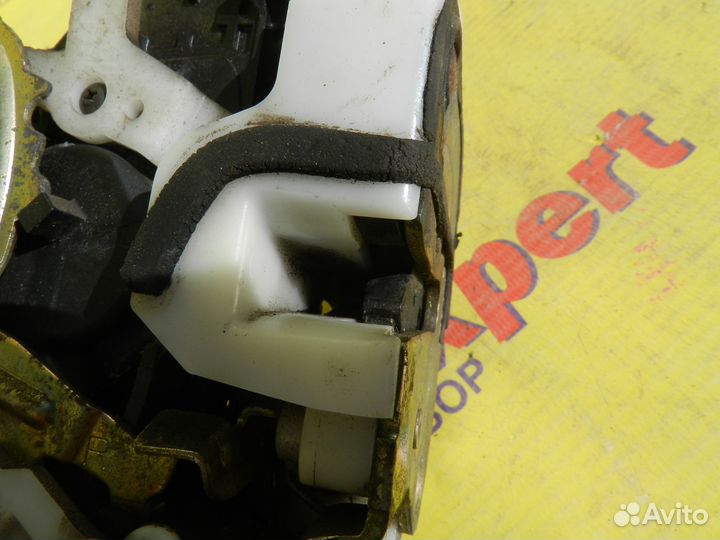 Замок двери задней правой Mitsubishi Lancer 9