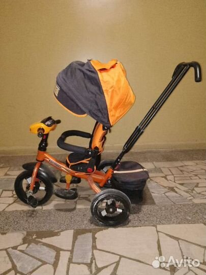 Детский трехколесный велосипед с ручкой