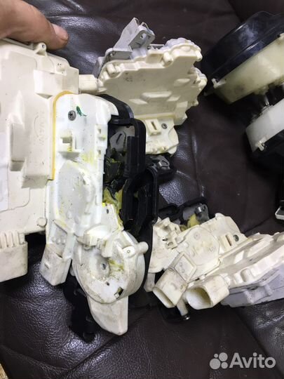 Доводчик двери замок Porsche Panamera 970