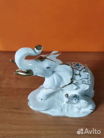 Статуэтка слон фарфор