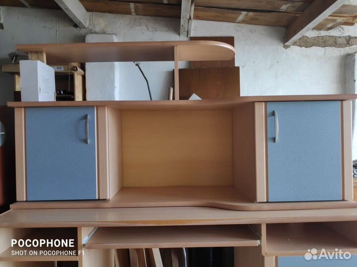 Шкаф платяной