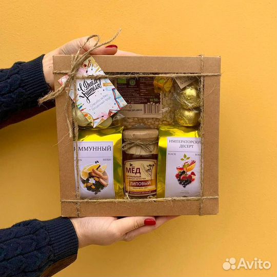 Подарочный набор с чаем и сладостями