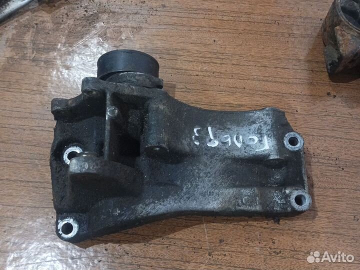 030145169hvagкронштейн генератораГольф 3