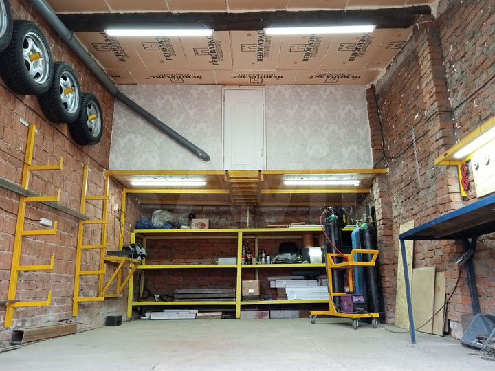 Гараж, > 30 м²