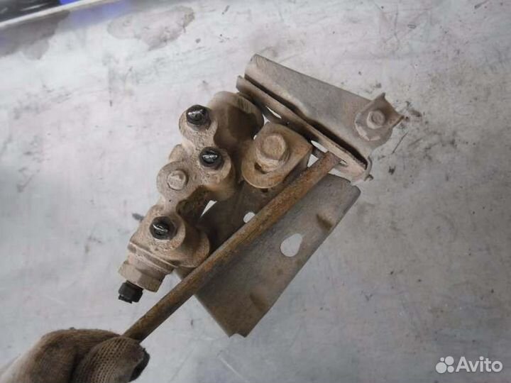 Распределитель тормозных усилий Лада Калина 21114