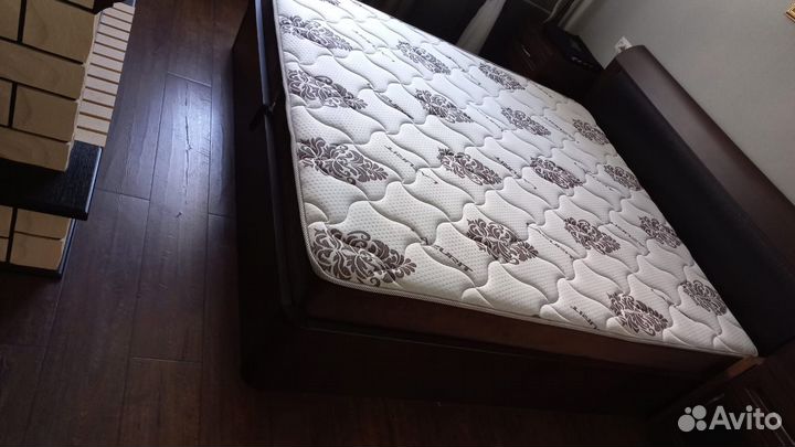 Кровать с подъемным механизмом 180х200