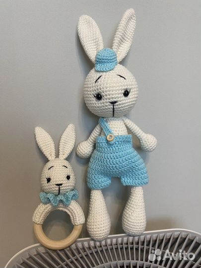 Подарочный набор для малыша. Зайка и погремушка