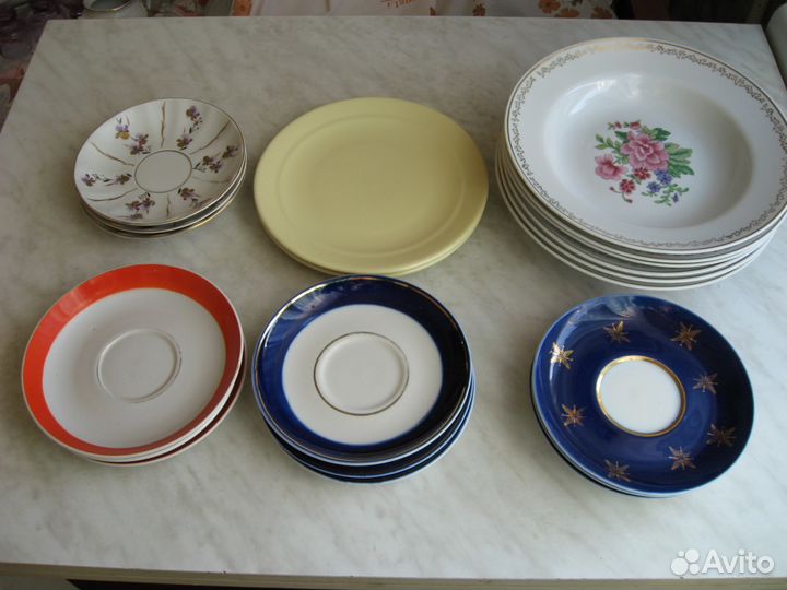 Продам фарфоровые тарелки и блюдца. СССР