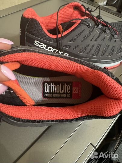 Кроссовки женские трекинговые salomon