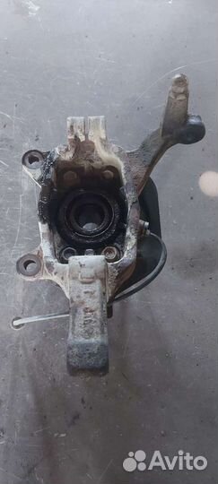 Поворотный кулак передний левый Nissan Murano Z50