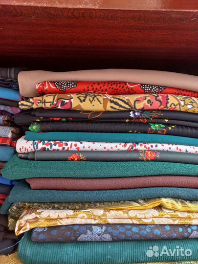 Старинные материалы атласы,шалл,лавсан,трикатины