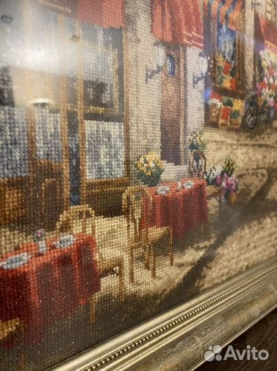 Готовая вышивка крестом в деревянной раме