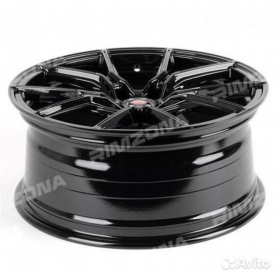 Литой диск в стиле vossen R18 5x112