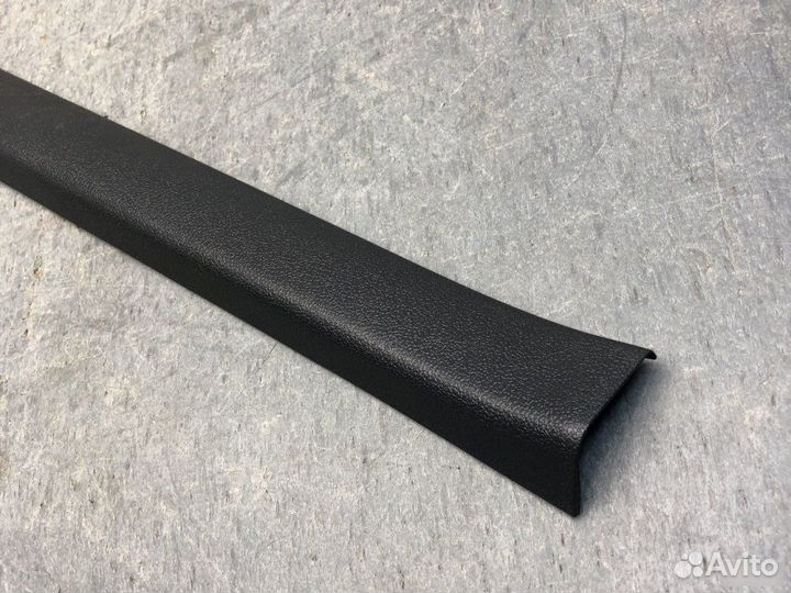 Обшивка порога передняя правая Nissan Almera G15