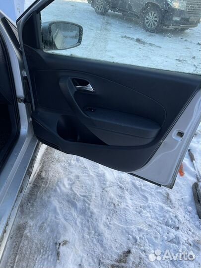 Обшивки карты дверей Volkswagen Polo 5