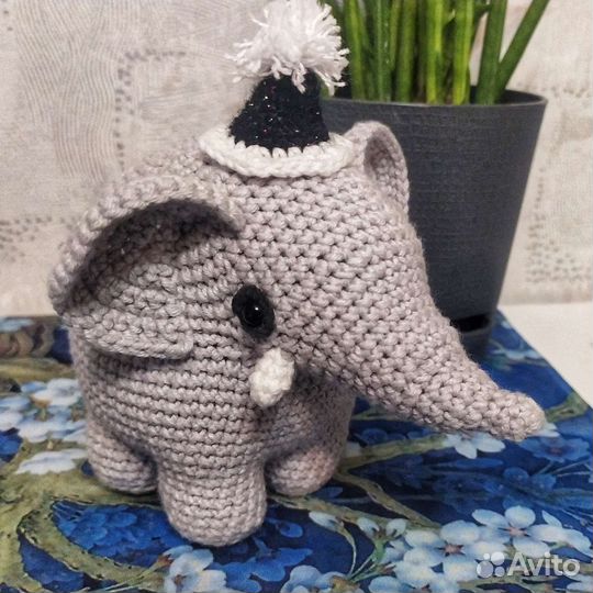 Вязаная игрушка Слоник