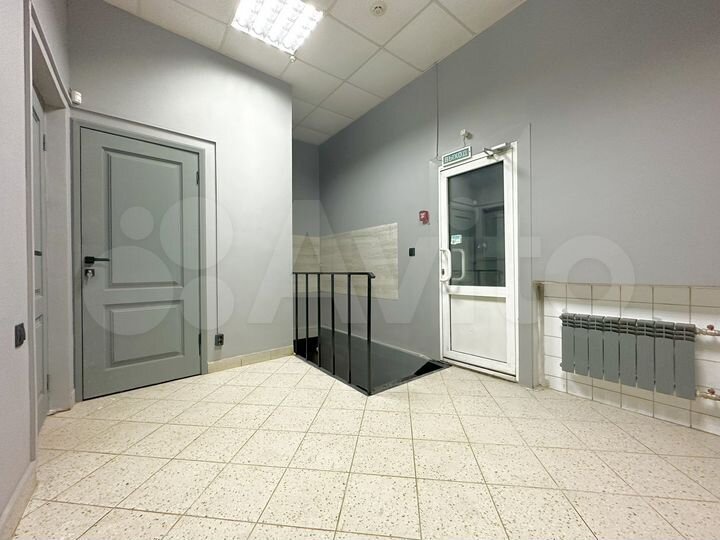 Первый этаж, три входа, 124 м²