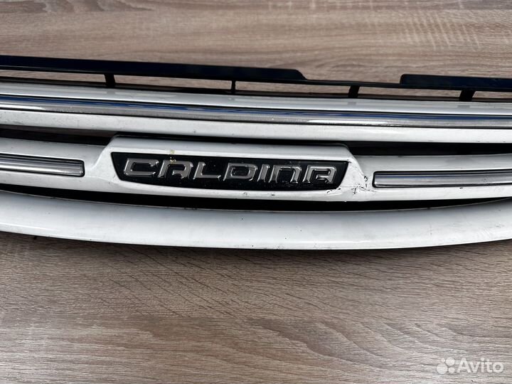 Продам решетку радиатора от toyota caldina