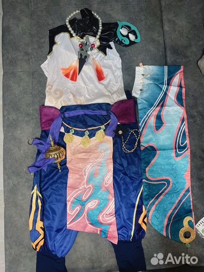 Косплей Сяо с париком геншин импакт