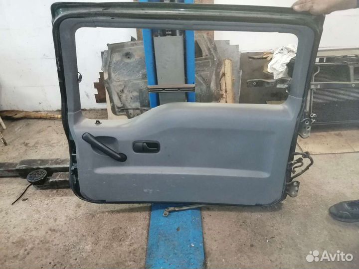 Задняя дверь, дверь багажника Ниссан террано, форд