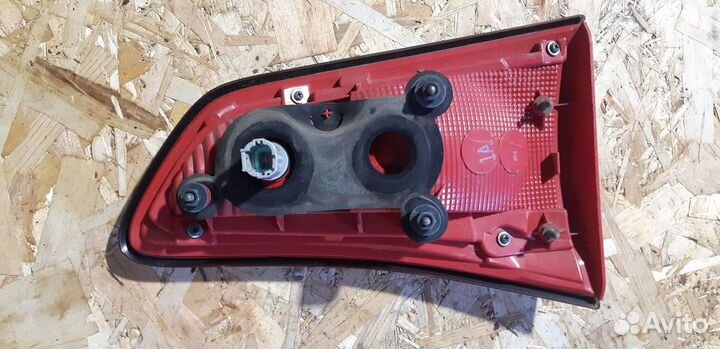 Фонарь задний внутренний левый Infiniti QX80 I рес