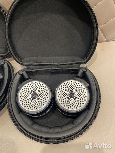 Беспроводные наушники Мерседес новые