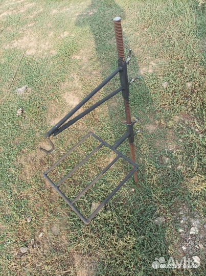 Стойка под кастер универсальная