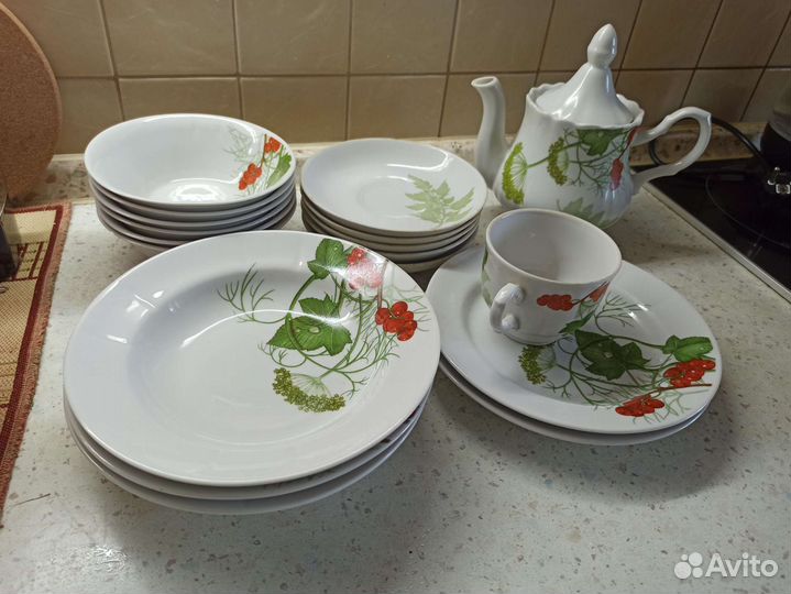 Набор столовой посуды на дачу в сад